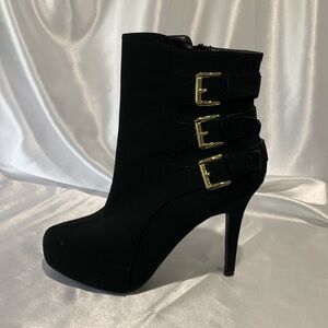 Madeline Girl Black Faux Suede Heel Platform Gold Buckle Booties Sz 9.5